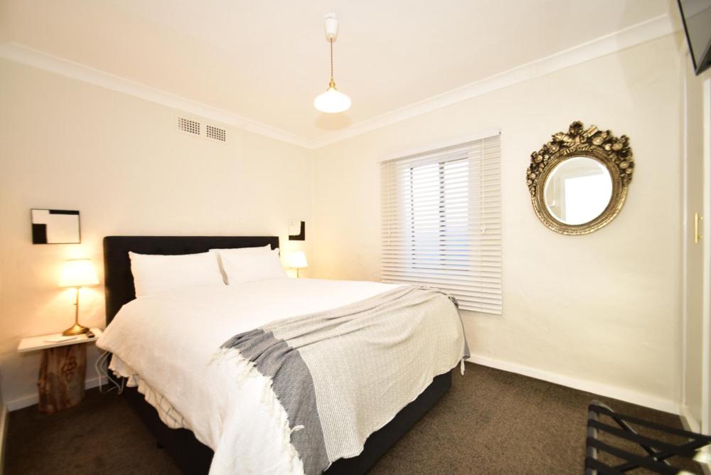Macleay Cottage with plunge pool and local arts