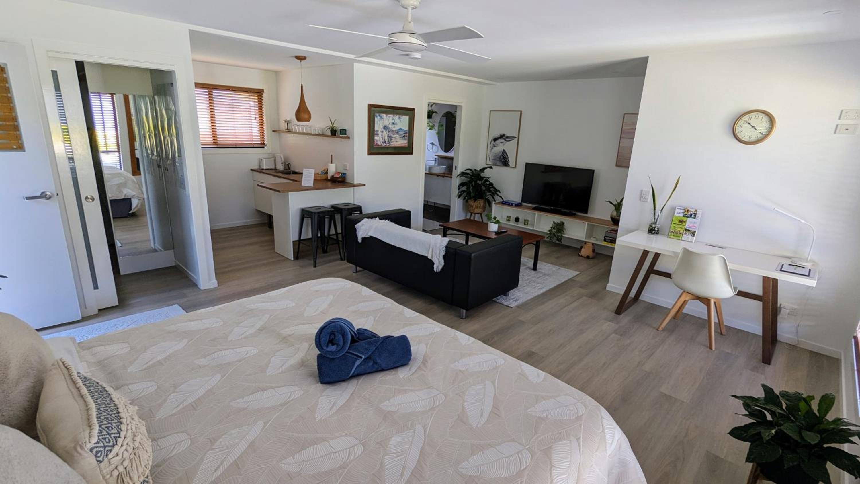 'Stay in Carrara' A private guest suite not a share house