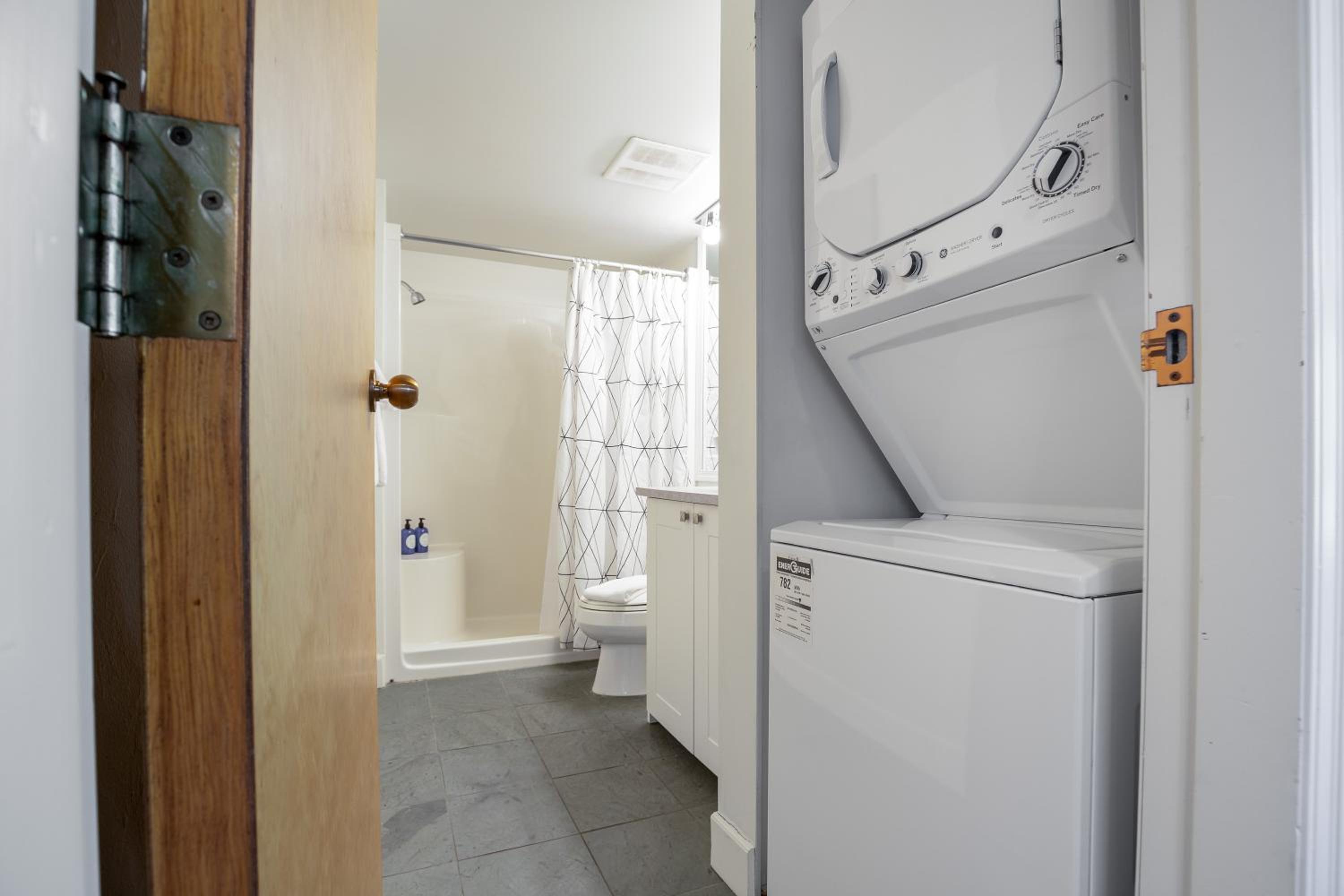 3BR in Alpine Greens, Soaker Tub, Wood Burning Fireplace, Family Sized