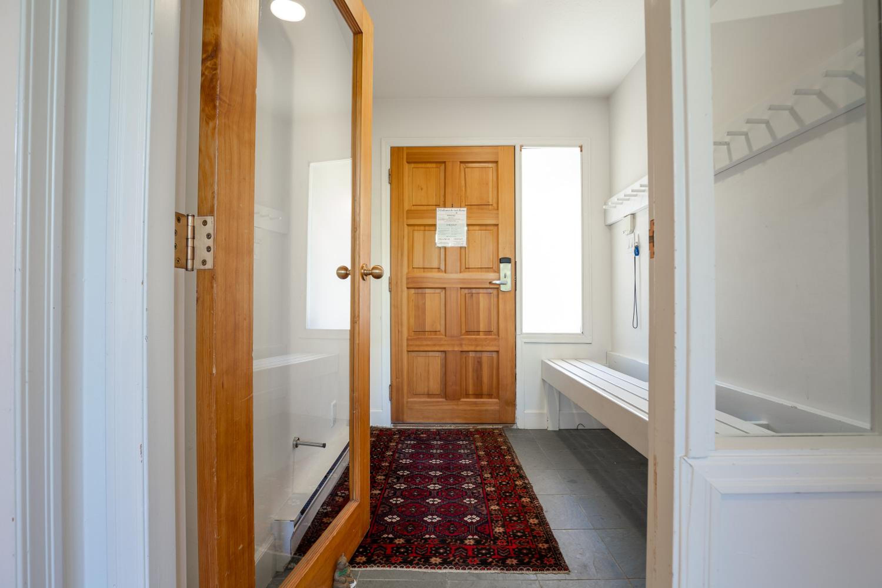 3BR in Alpine Greens, Soaker Tub, Wood Burning Fireplace, Family Sized