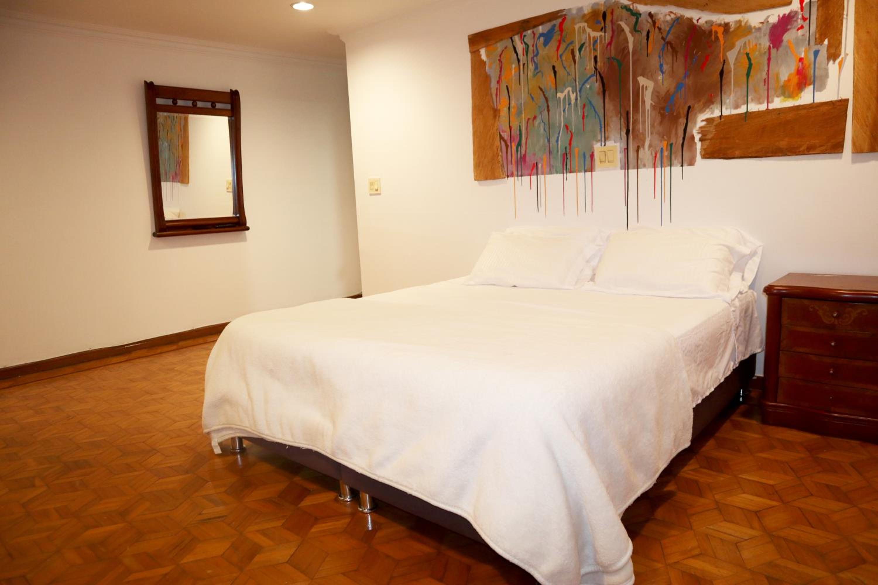 Medellin Vacations - Lujoso apartamento en el poblado de 300 metros - Property Image 5
