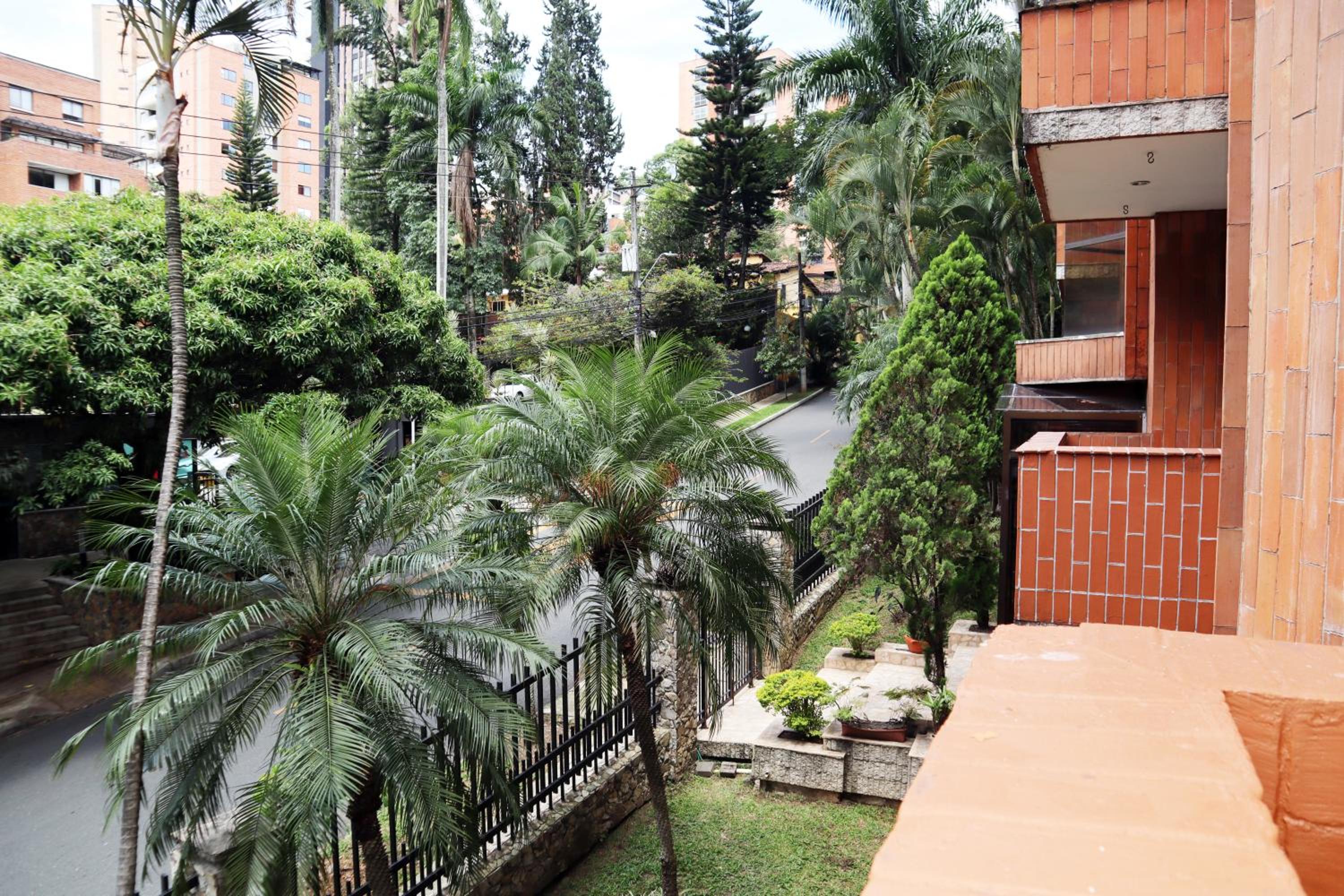 Medellin Vacations - Lujoso apartamento en el poblado de 300 metros - Property Image 6