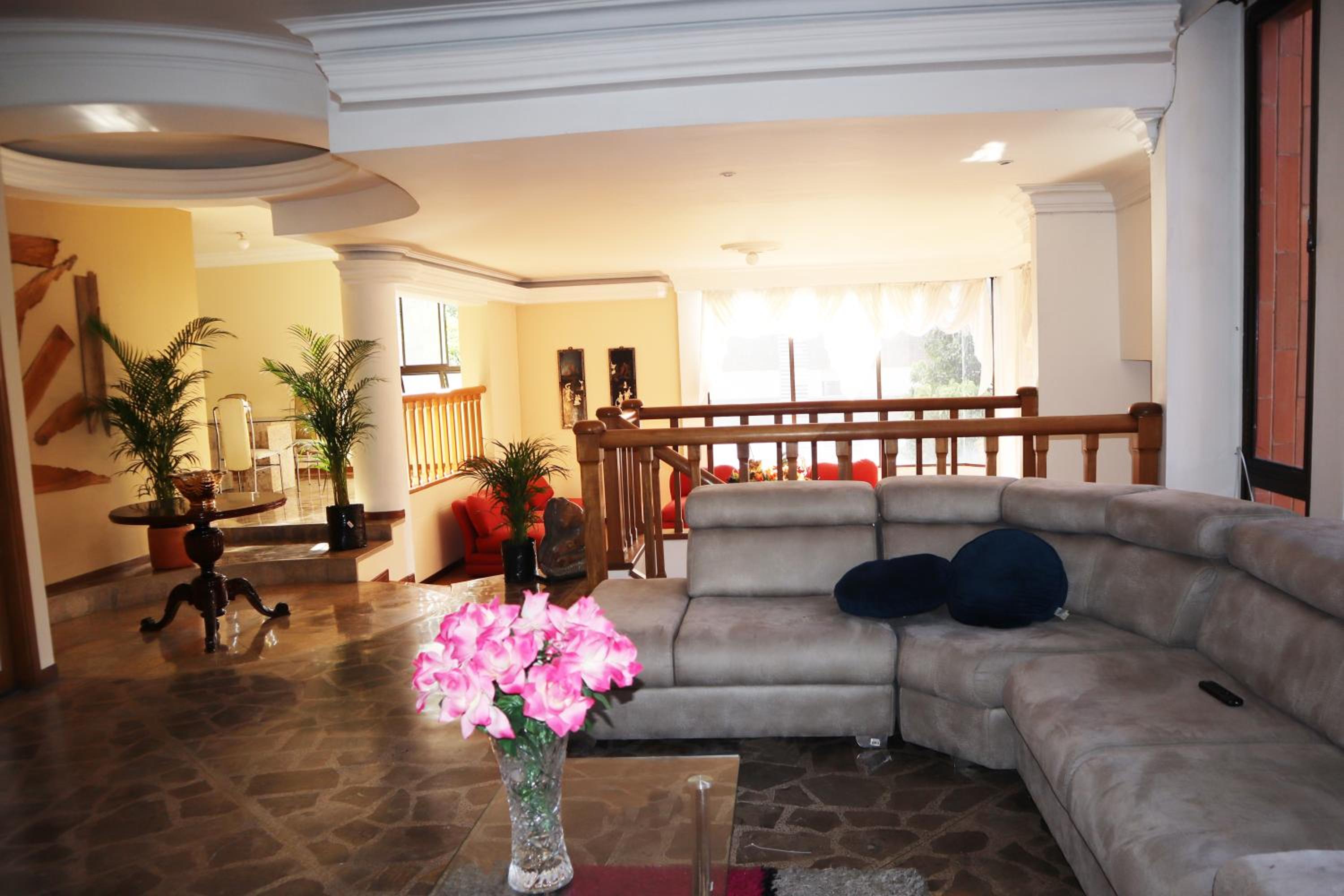 Medellin Vacations - Lujoso apartamento en el poblado de 300 metros - Property Image 11