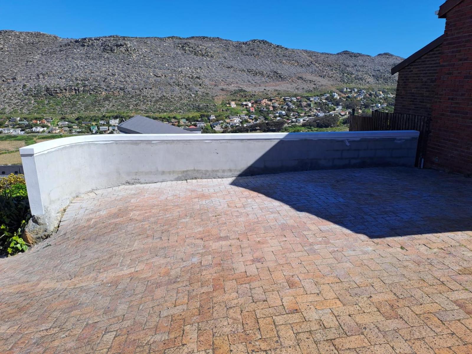 Studio Apartment in Glencairn