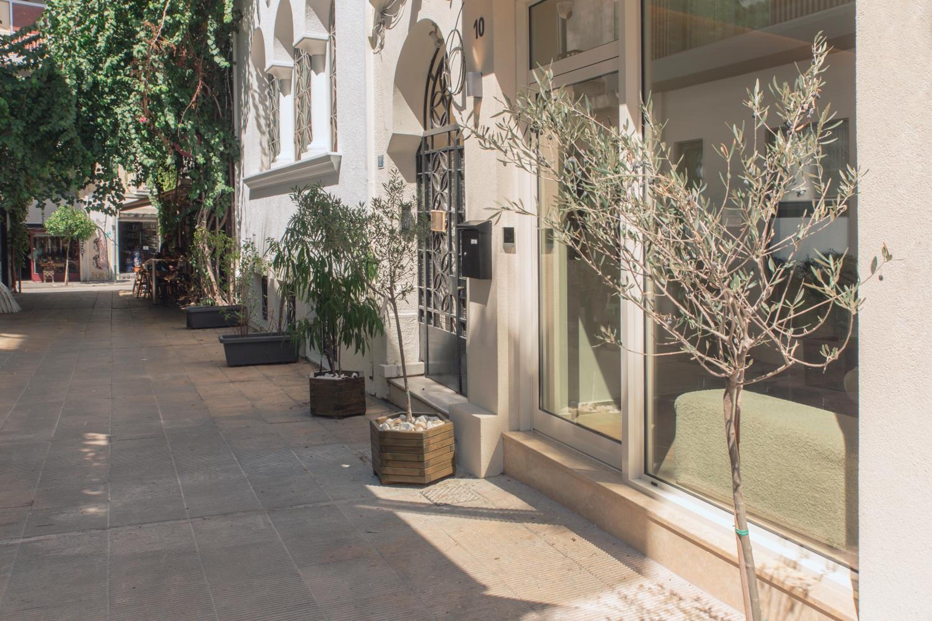 Hotel Living Stone Condo Hotel - Image 1