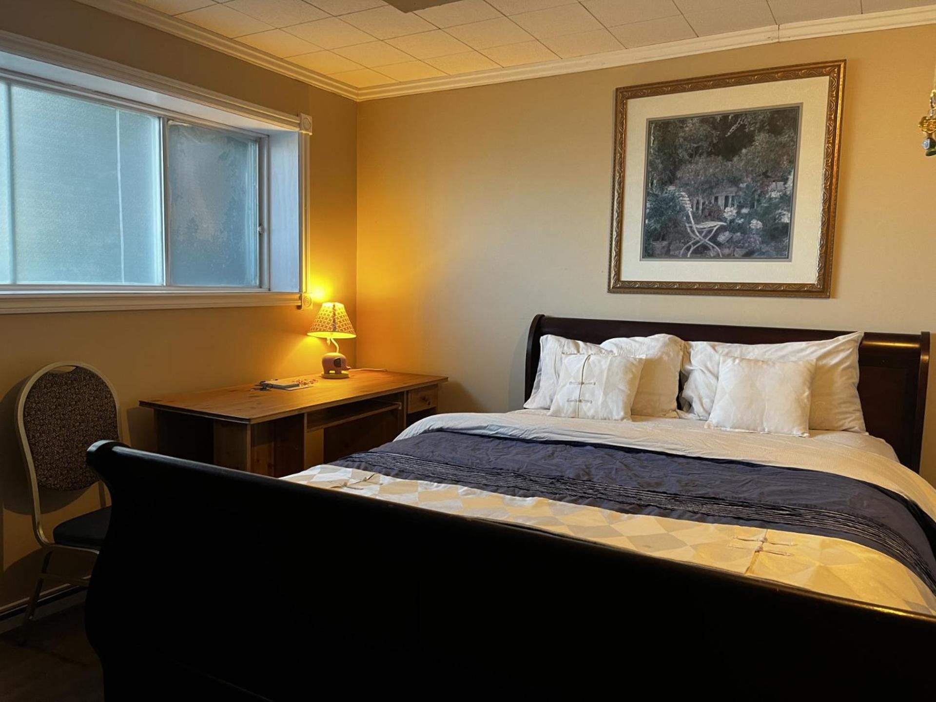 Beautiful room close Airport!