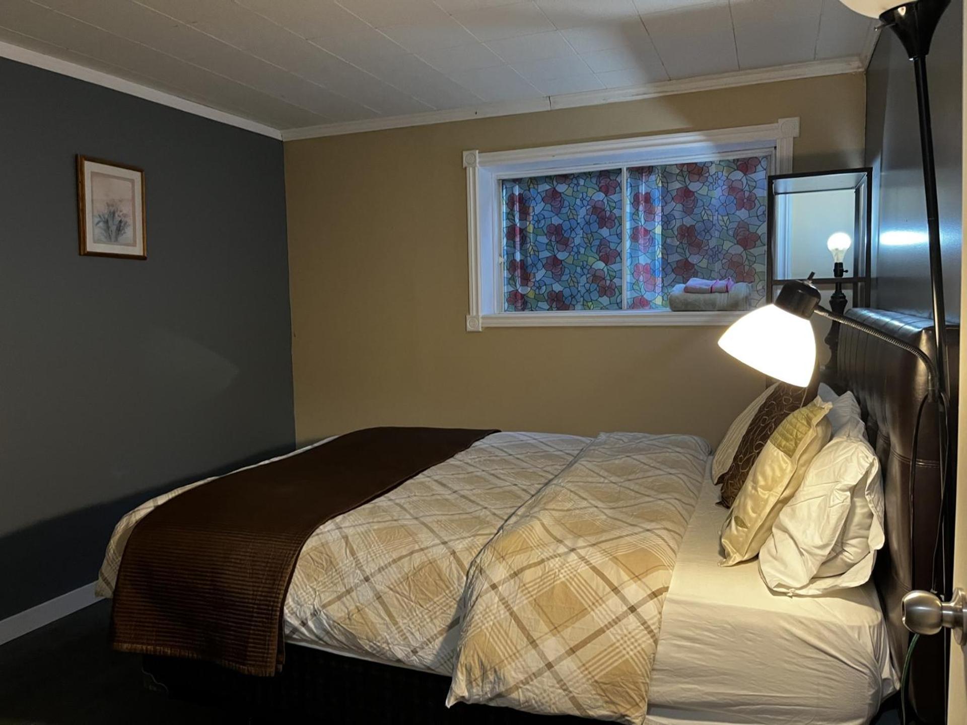 Beautiful room close Airport!