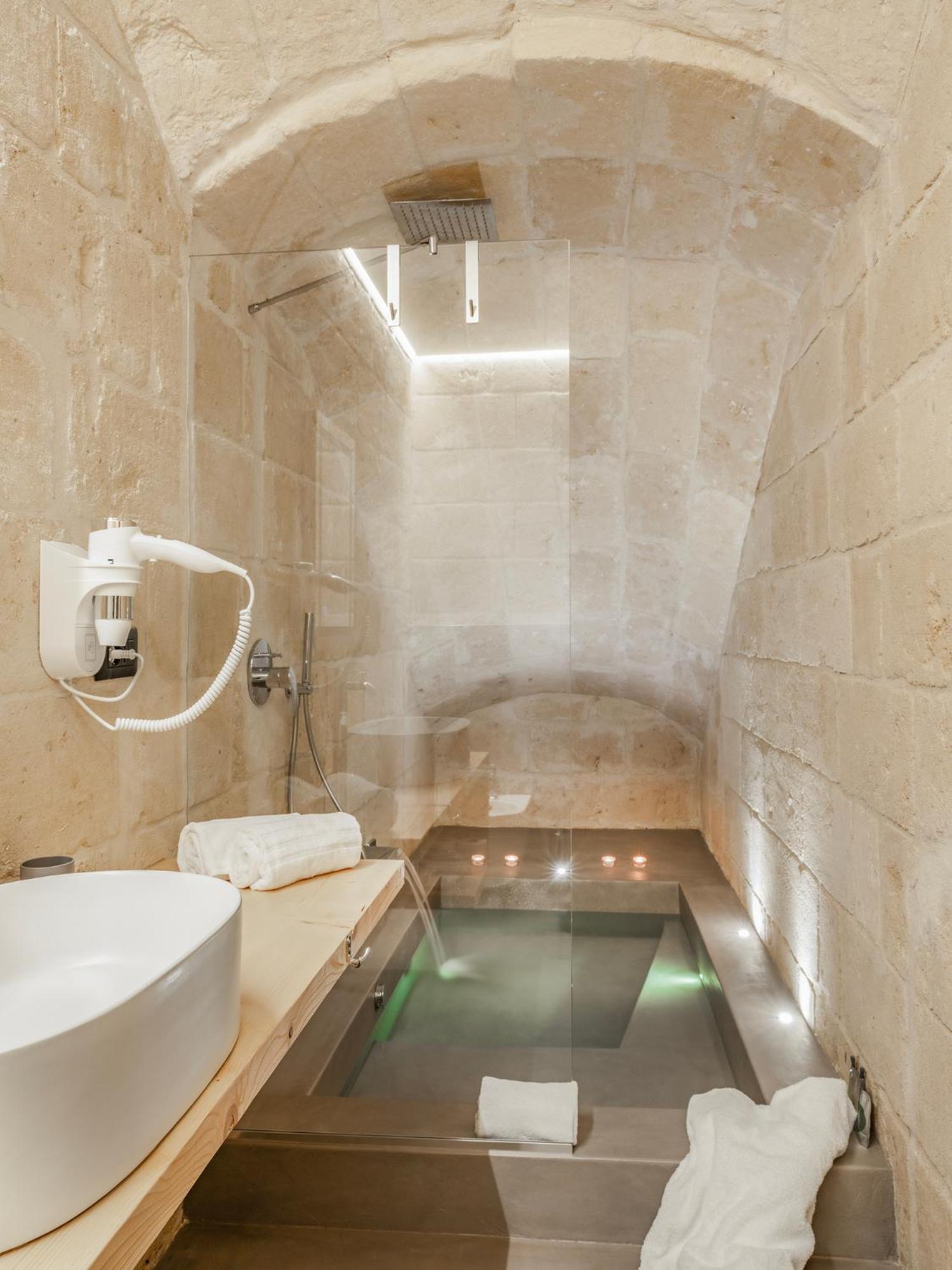 Hydria Rooms en Matera — bathroom