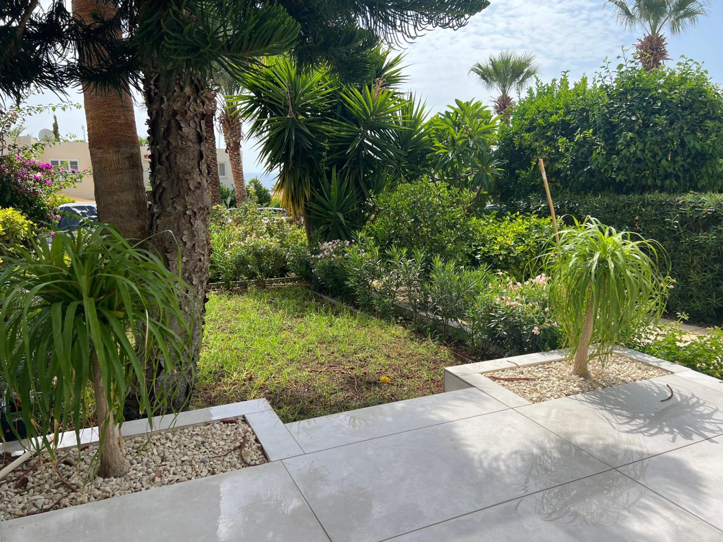 Modern Seaview Townhouse in Coral Bay