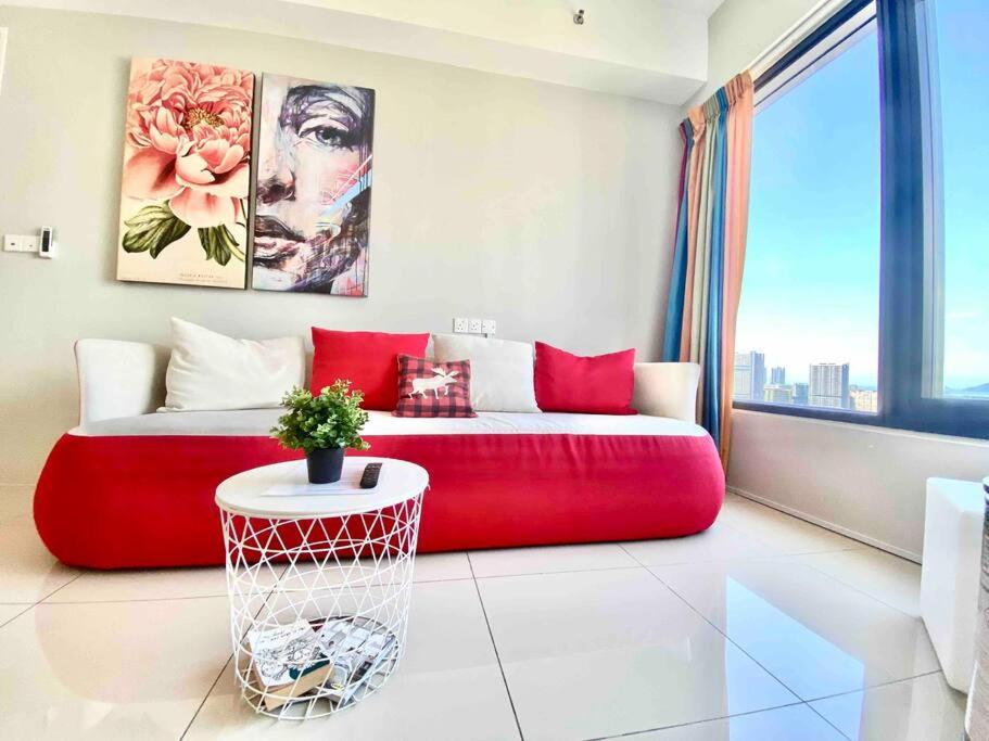 Tropicana 218 Macalister - 3min drive to Georgetown 20min from airport WonderColor 2BR 2bathrooms Suites view 4