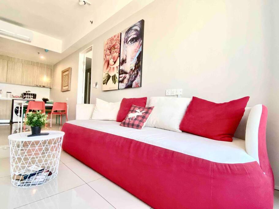 Tropicana 218 Macalister - 3min drive to Georgetown 20min from airport WonderColor 2BR 2bathrooms Suites view 2