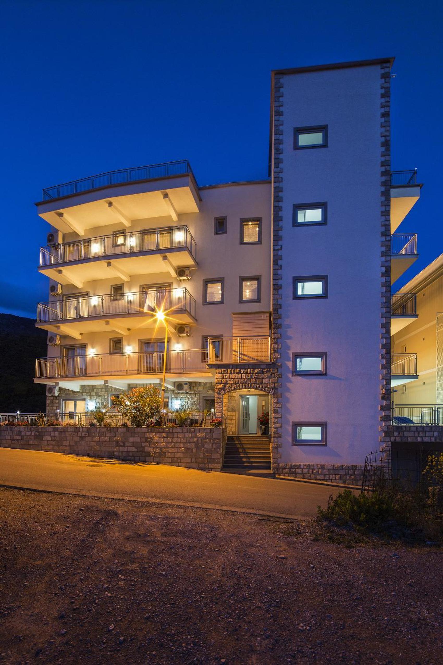 Montelux Apartments