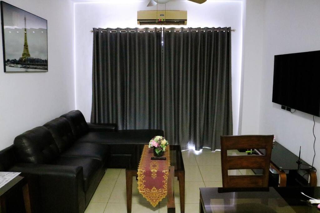 Perfectly Located 1 Bed Condo view 5