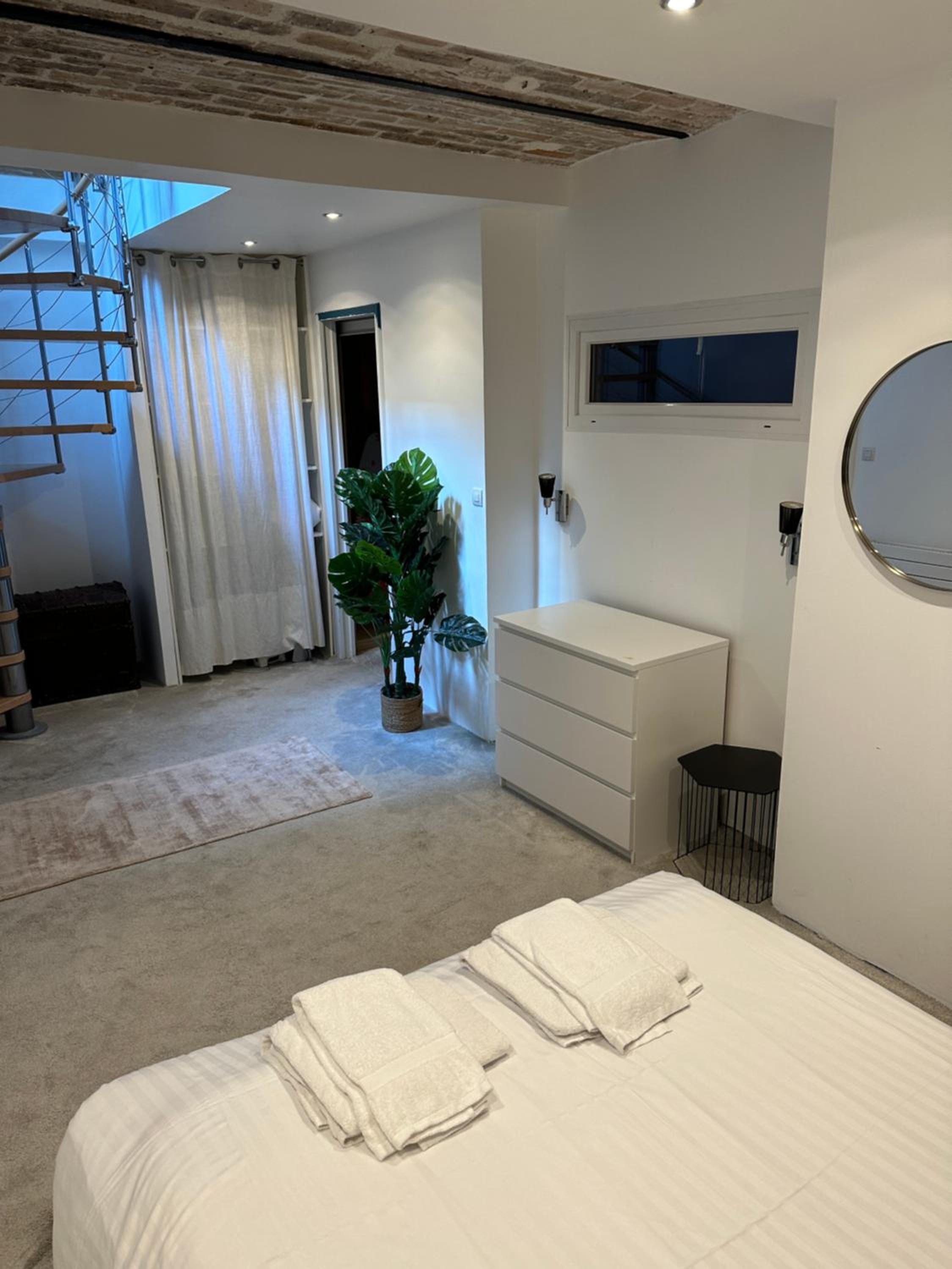 Canal Saint Martin apartments