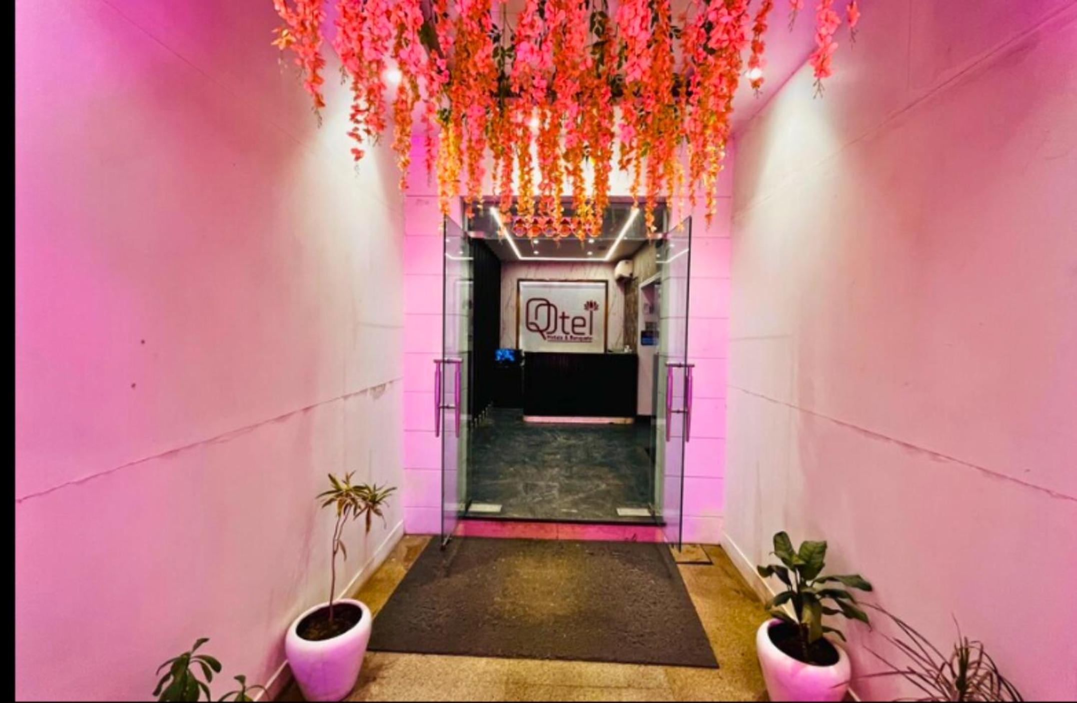 Qotel Comfort AT Residency Kaushambi Anand Vihar