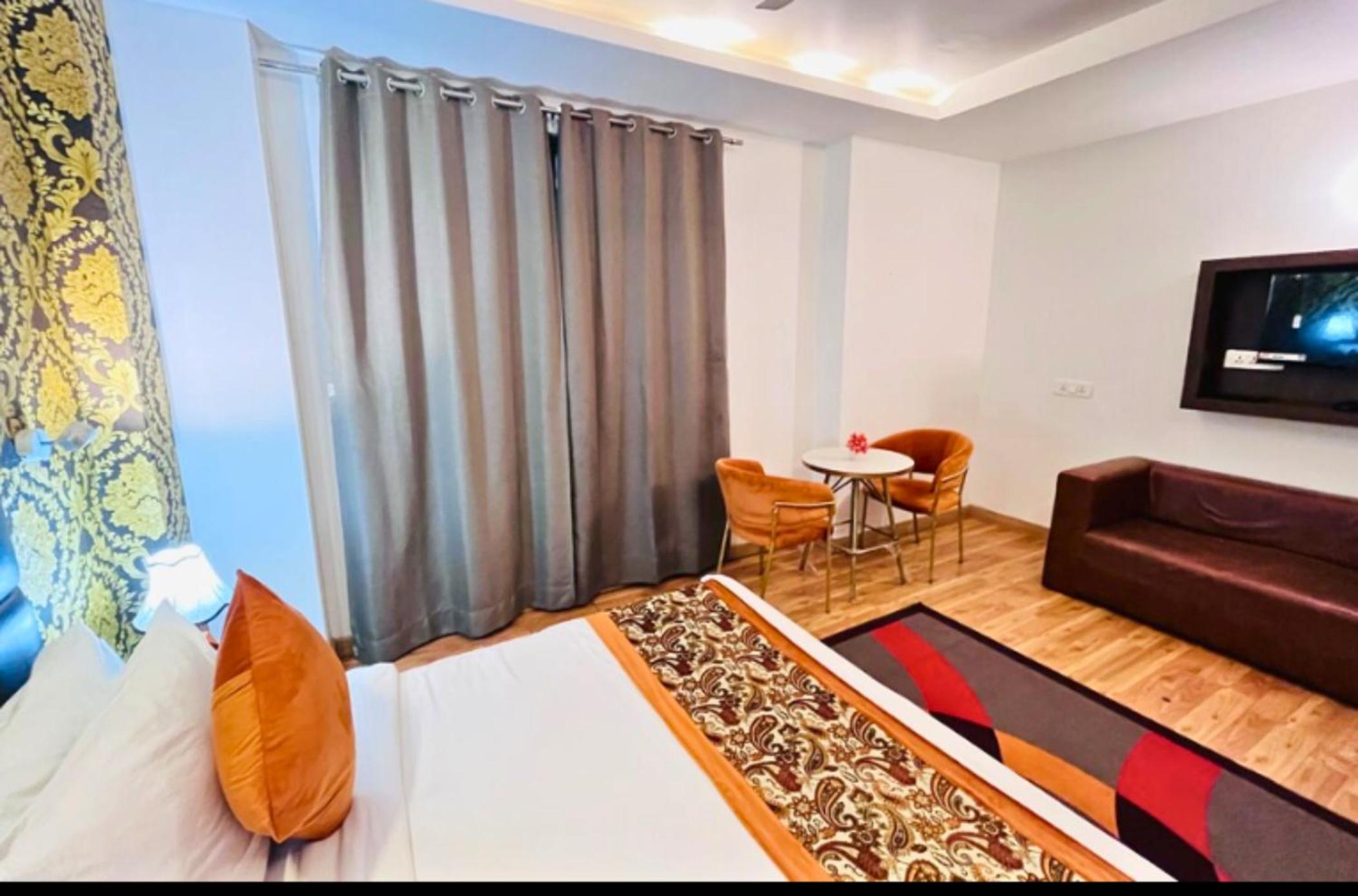 Qotel Comfort AT Residency Kaushambi Anand Vihar