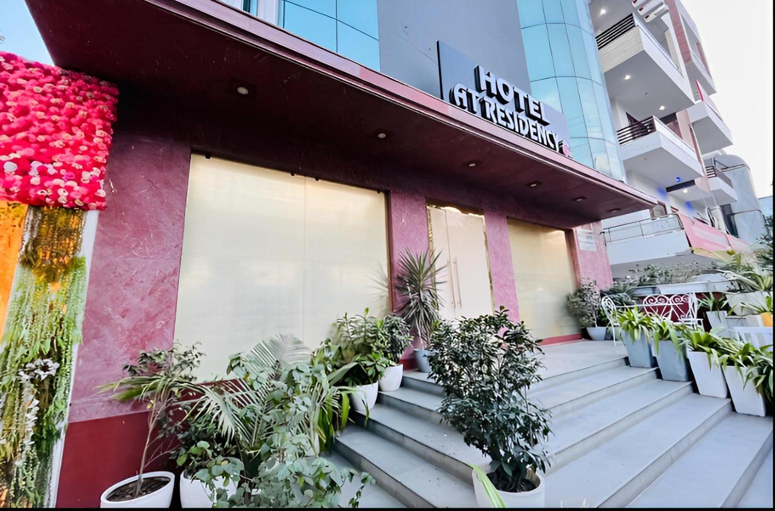 Qotel Comfort AT Residency Kaushambi Anand Vihar