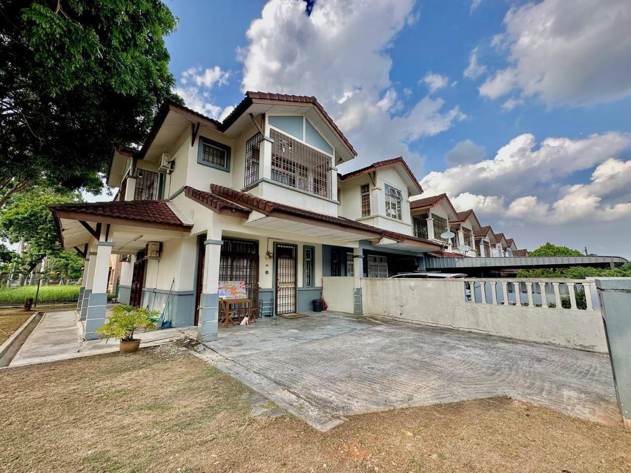 Mijanna Guesthouse - Johor Bahru