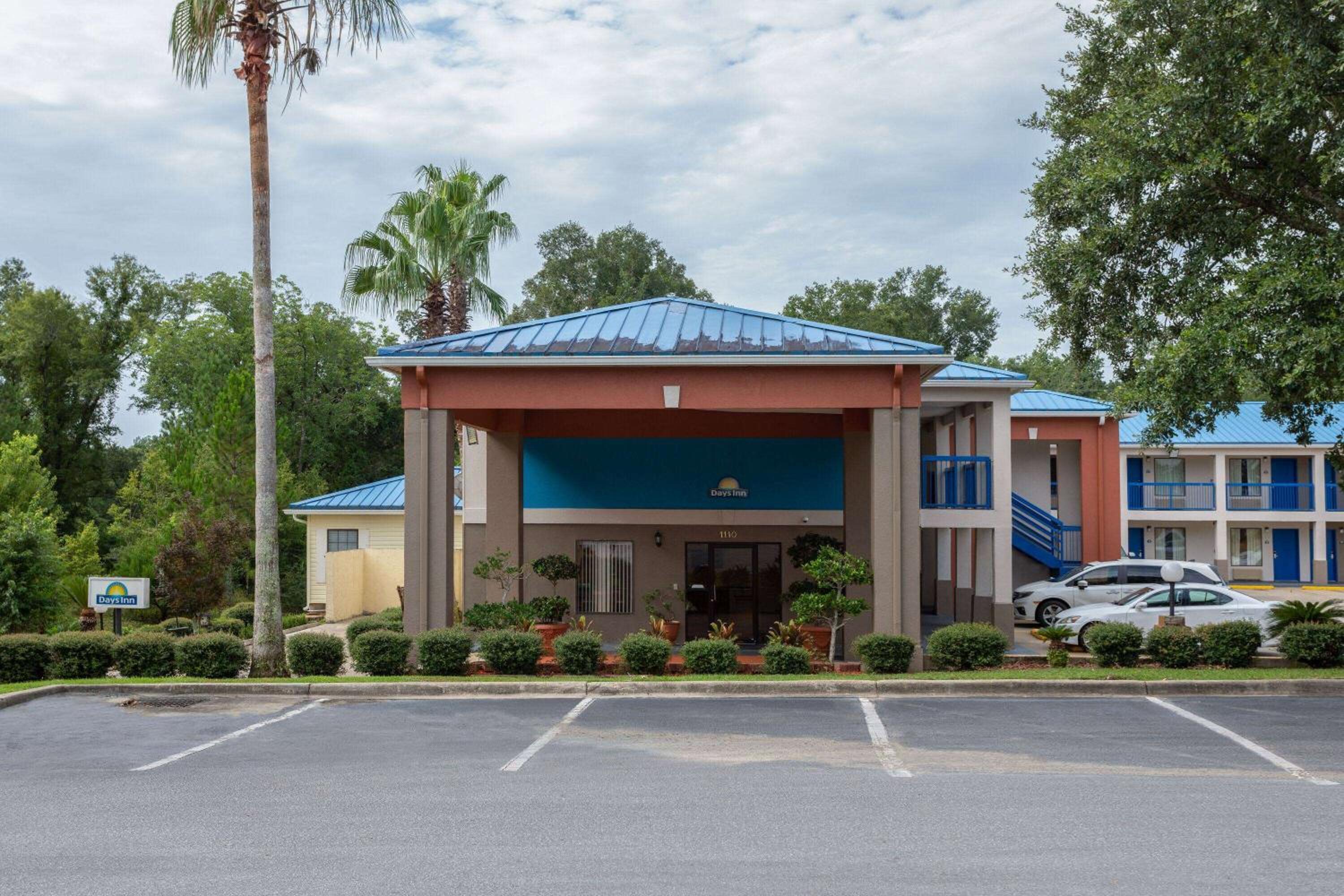Marianna Vacations - Days Inn by Wyndham Chipley - Property Image 2
