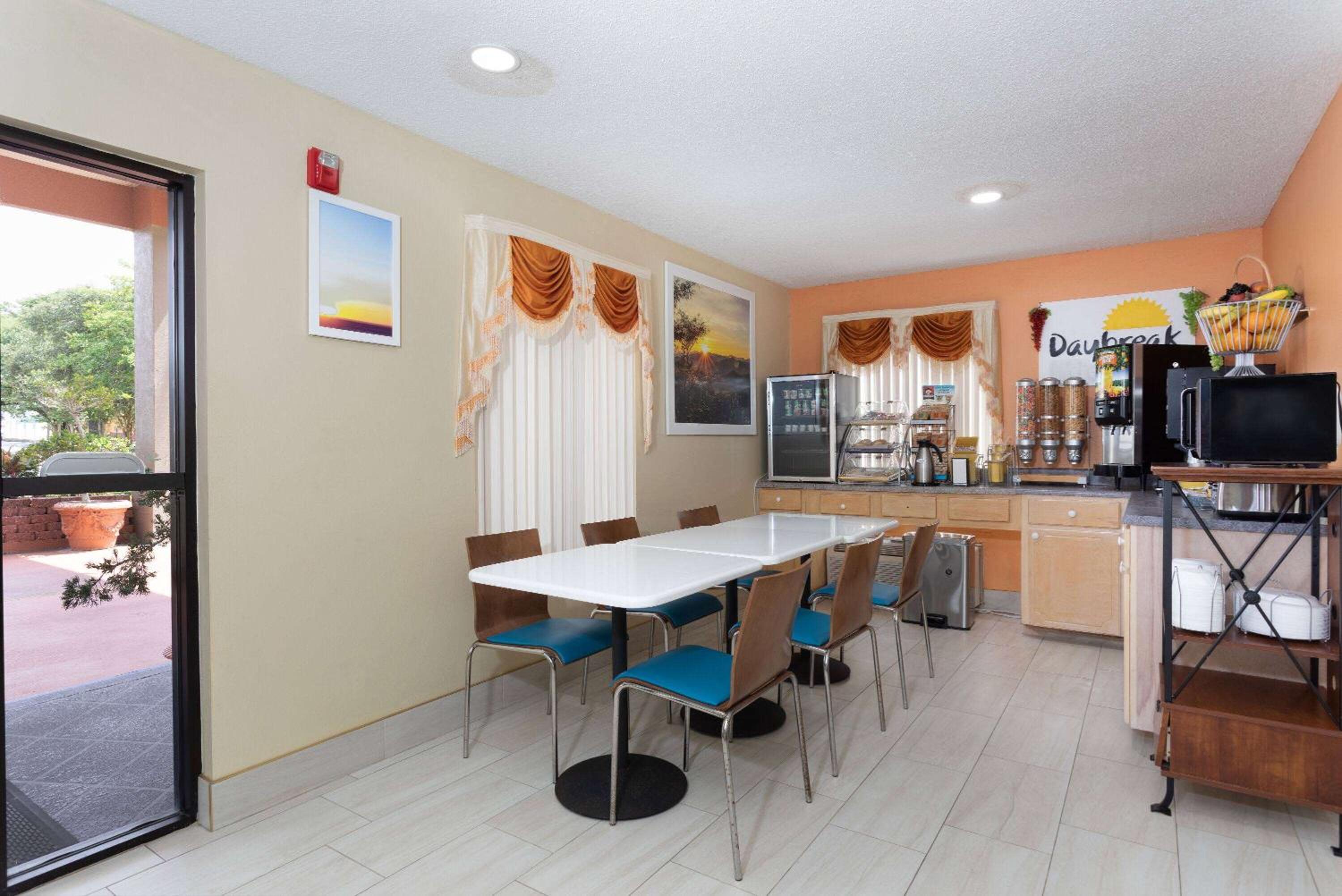 Days Inn by Wyndham Chipley - Property Image 31