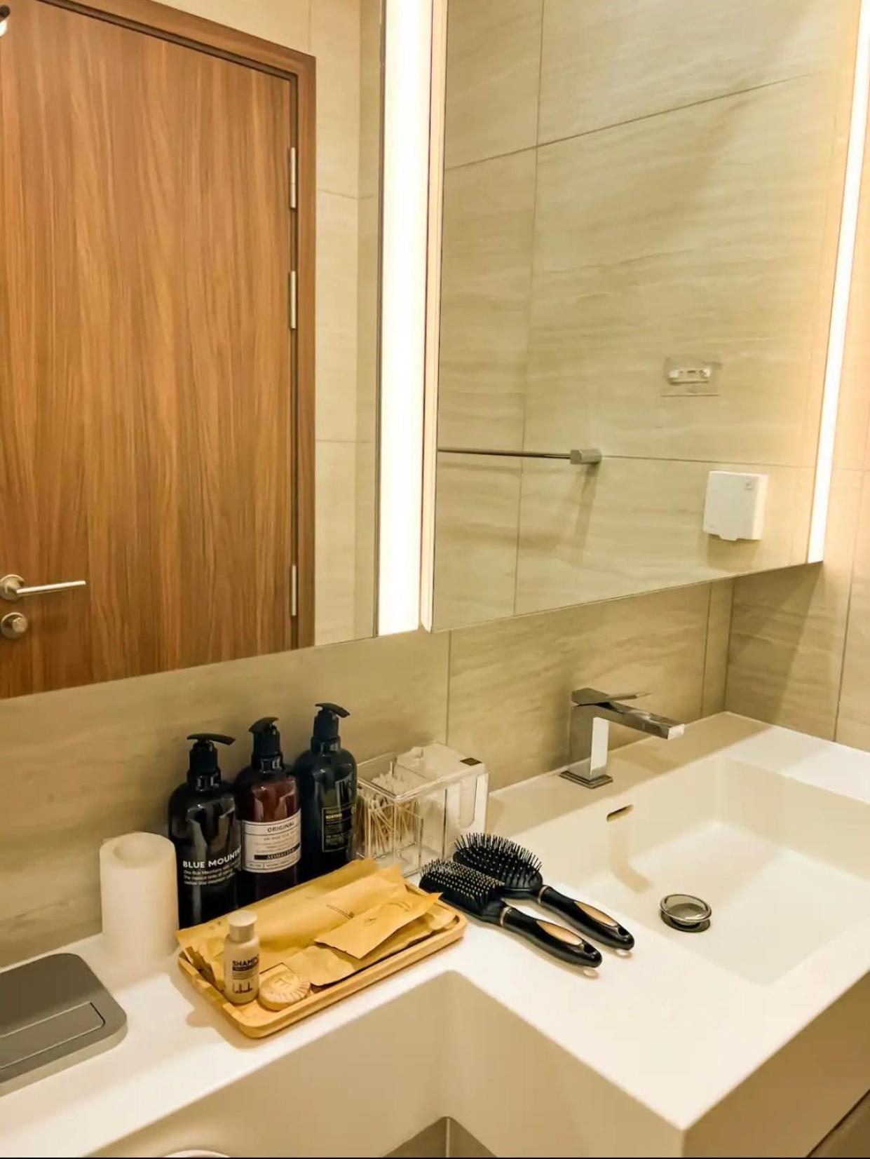 THE CREST-Central Saigon Riverside -Free POOL-GYM-SAUNA Room-YOGA Room