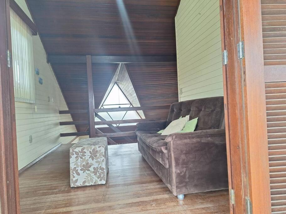 Linda Casa ampla, arejada à passos da praia