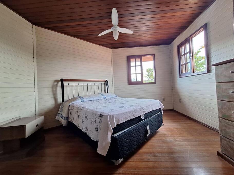 Linda Casa ampla, arejada à passos da praia
