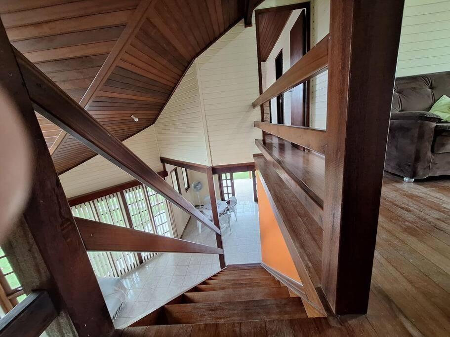 Linda Casa ampla, arejada à passos da praia