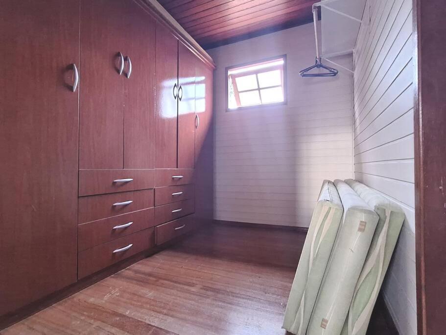 Linda Casa ampla, arejada à passos da praia