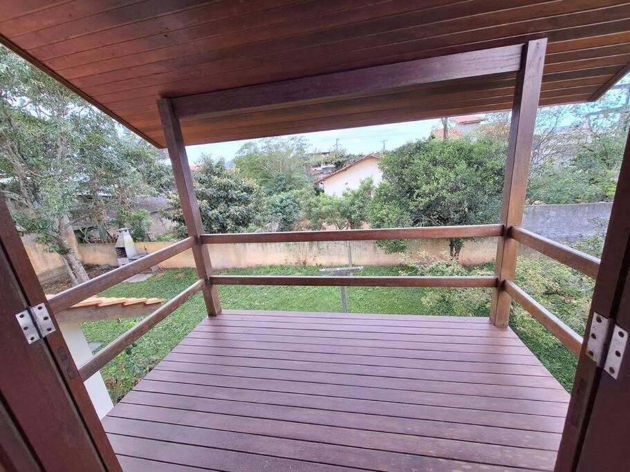 Linda Casa ampla, arejada à passos da praia