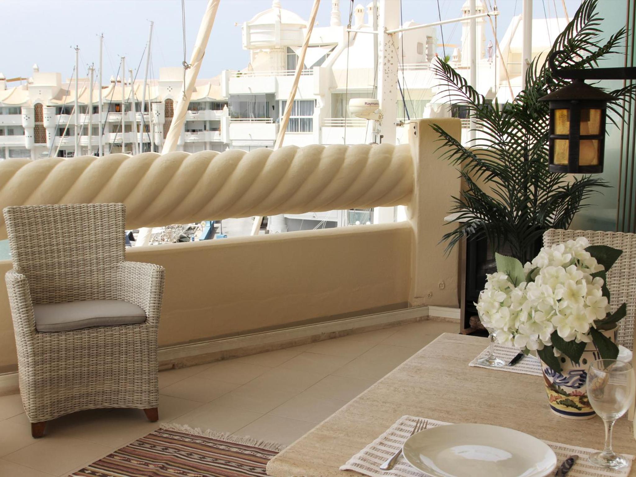 Isla Puerto Marina