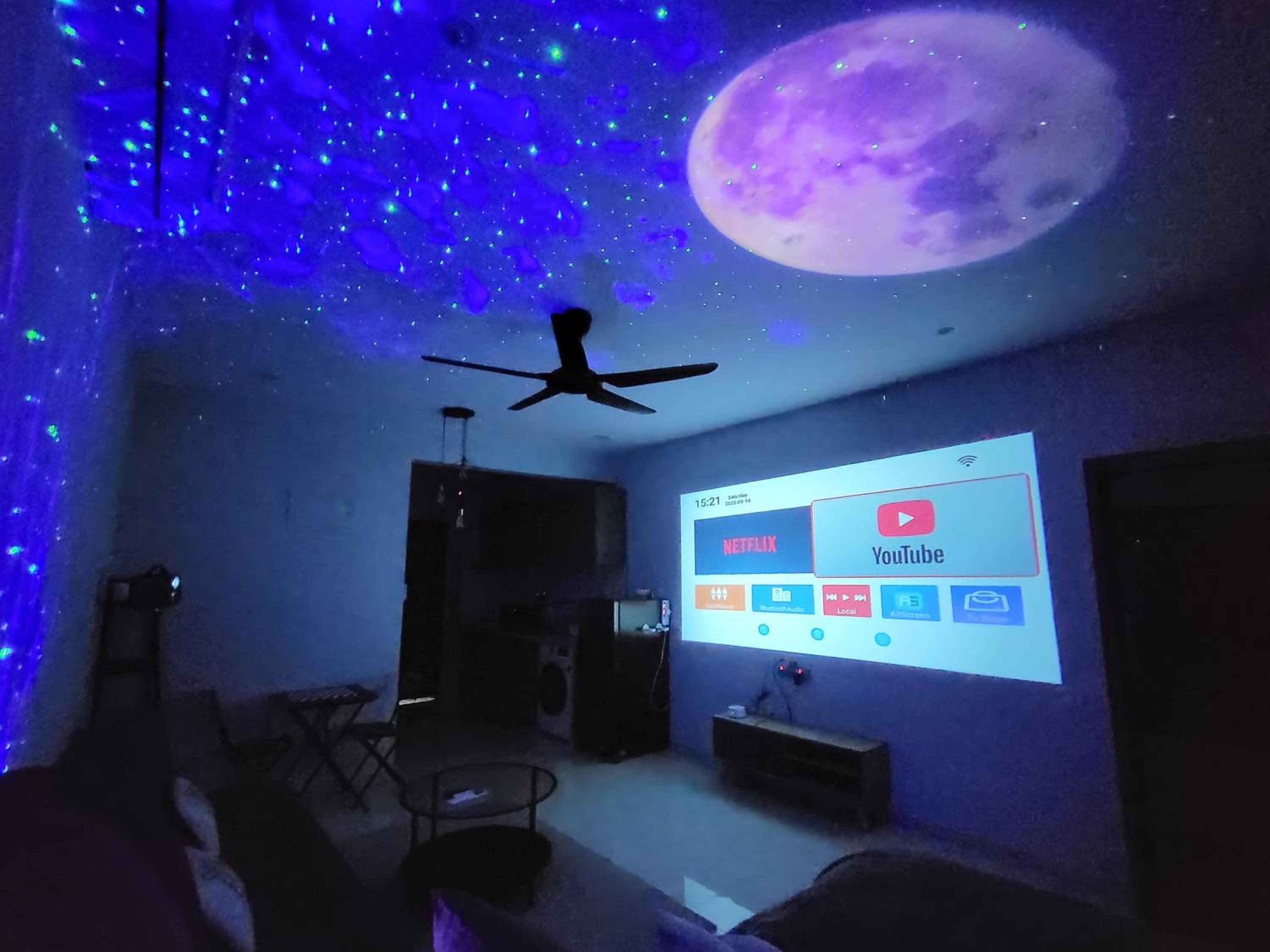 Experience Movie under the stars galaxy - Studio Suites - 15 mins to CIQ