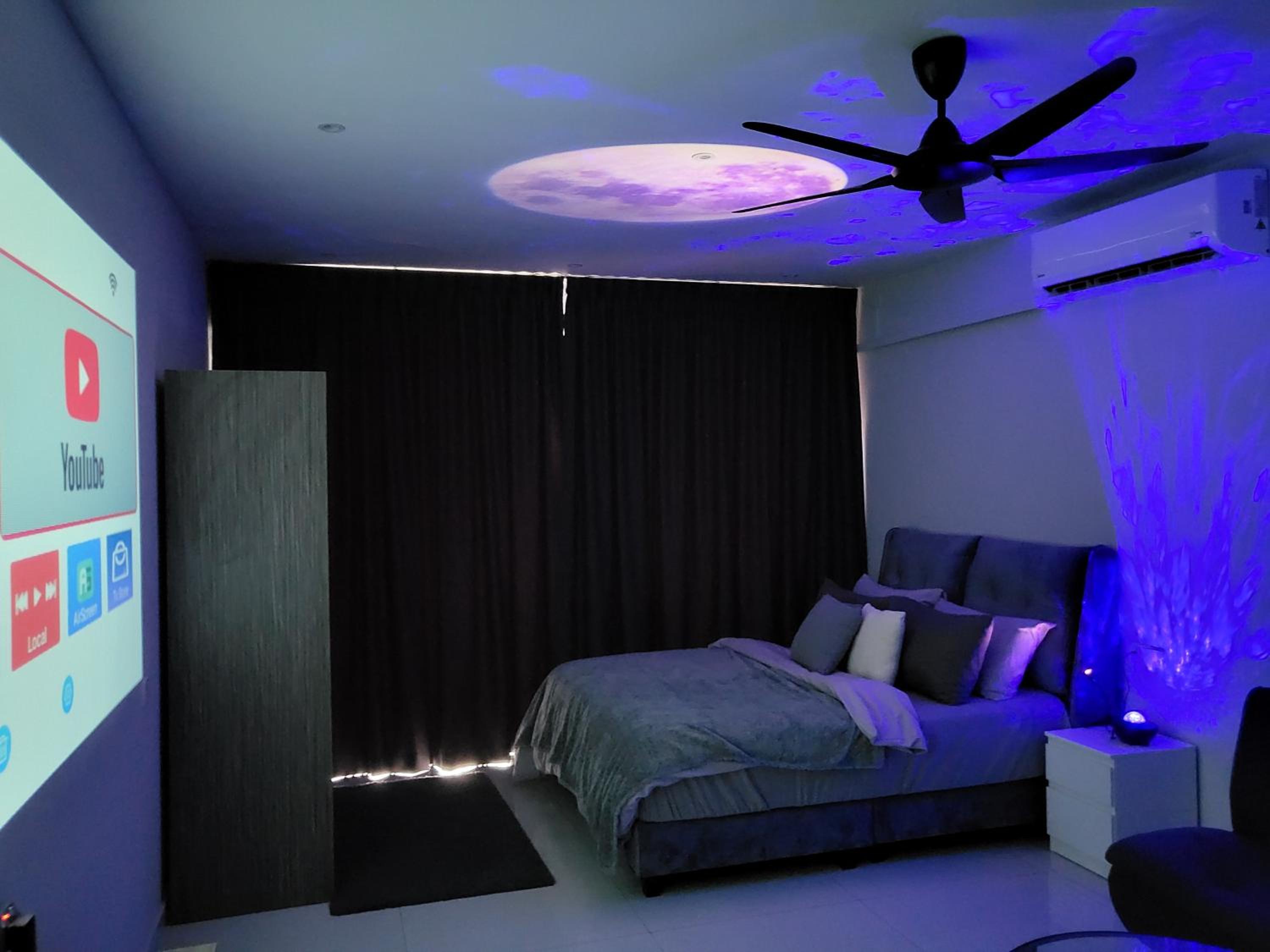 Experience Movie under the stars galaxy - Studio Suites - 15 mins to CIQ