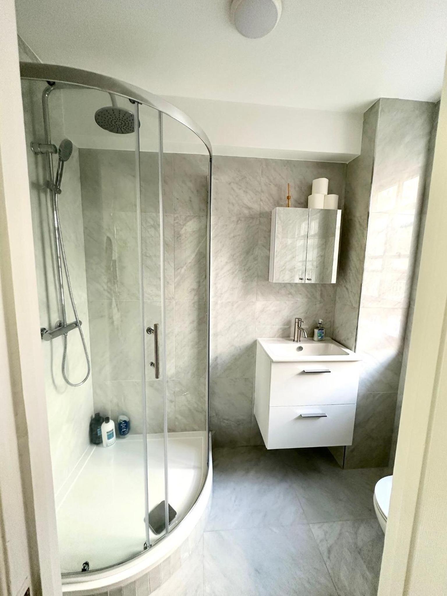 Vibrant 2-Bedroom Flat with Elevator in Marylebone, Close to Hyde Park & Edgware Road