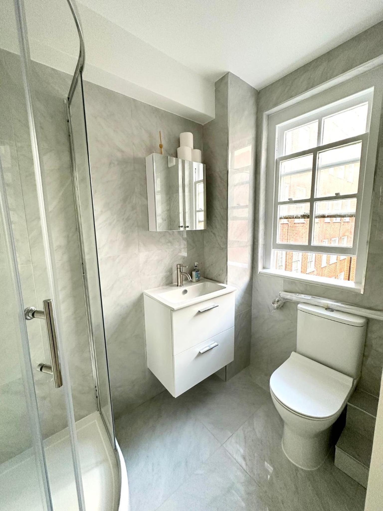 Vibrant 2-Bedroom Flat with Elevator in Marylebone, Close to Hyde Park & Edgware Road
