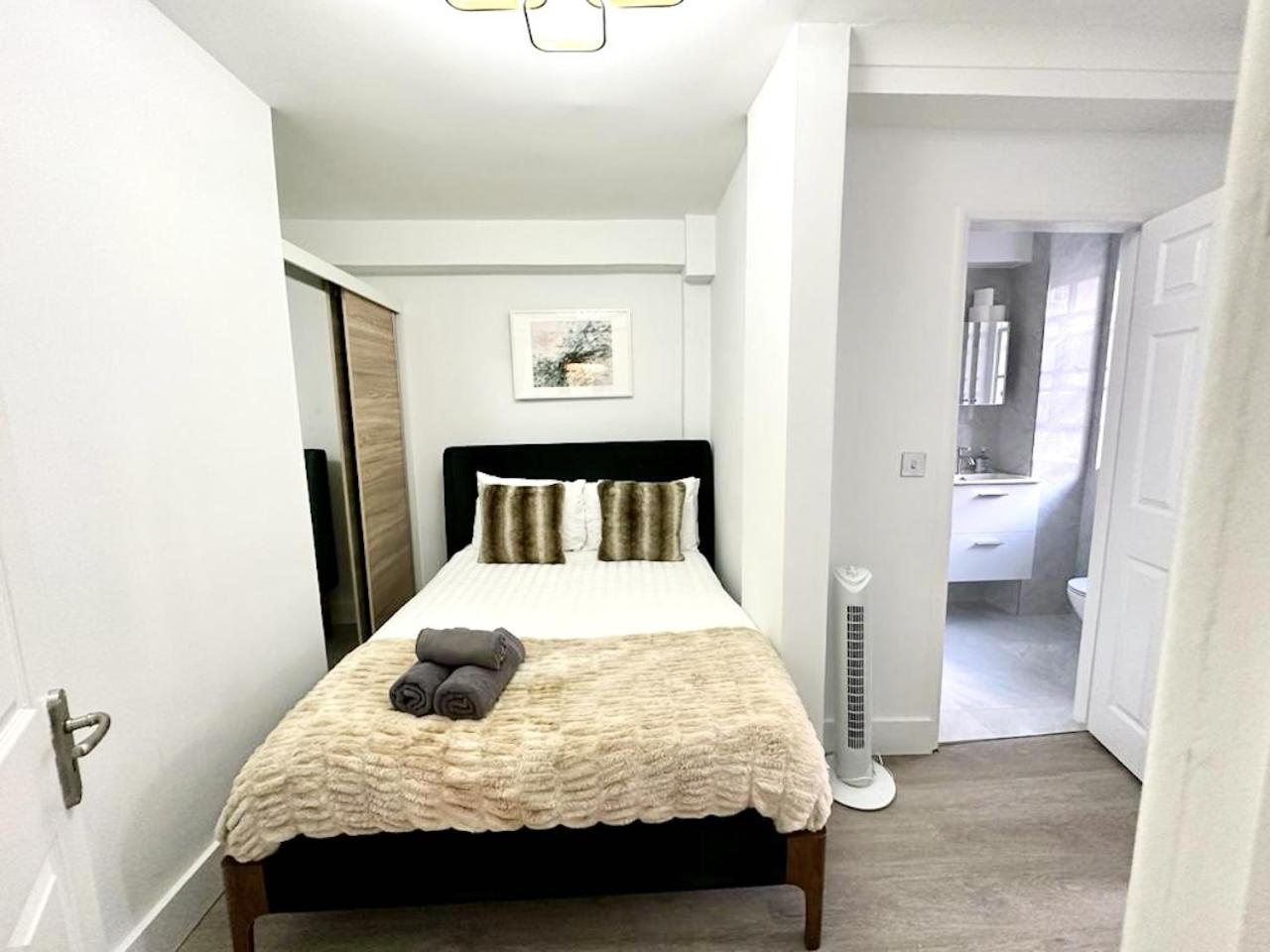Vibrant 2-Bedroom Flat with Elevator in Marylebone, Close to Hyde Park & Edgware Road