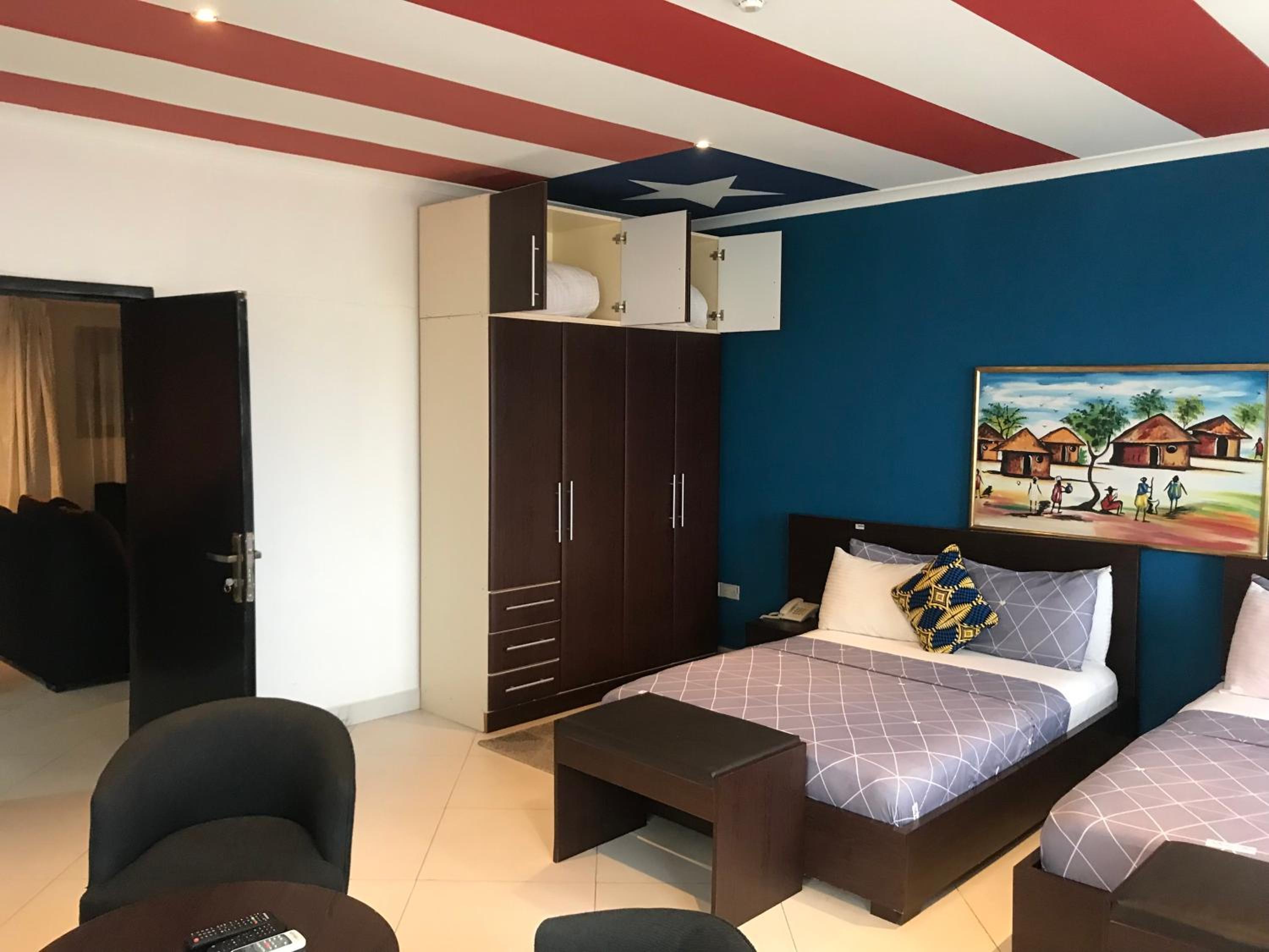 Furnished 3 Bedrooms Apartment view 2