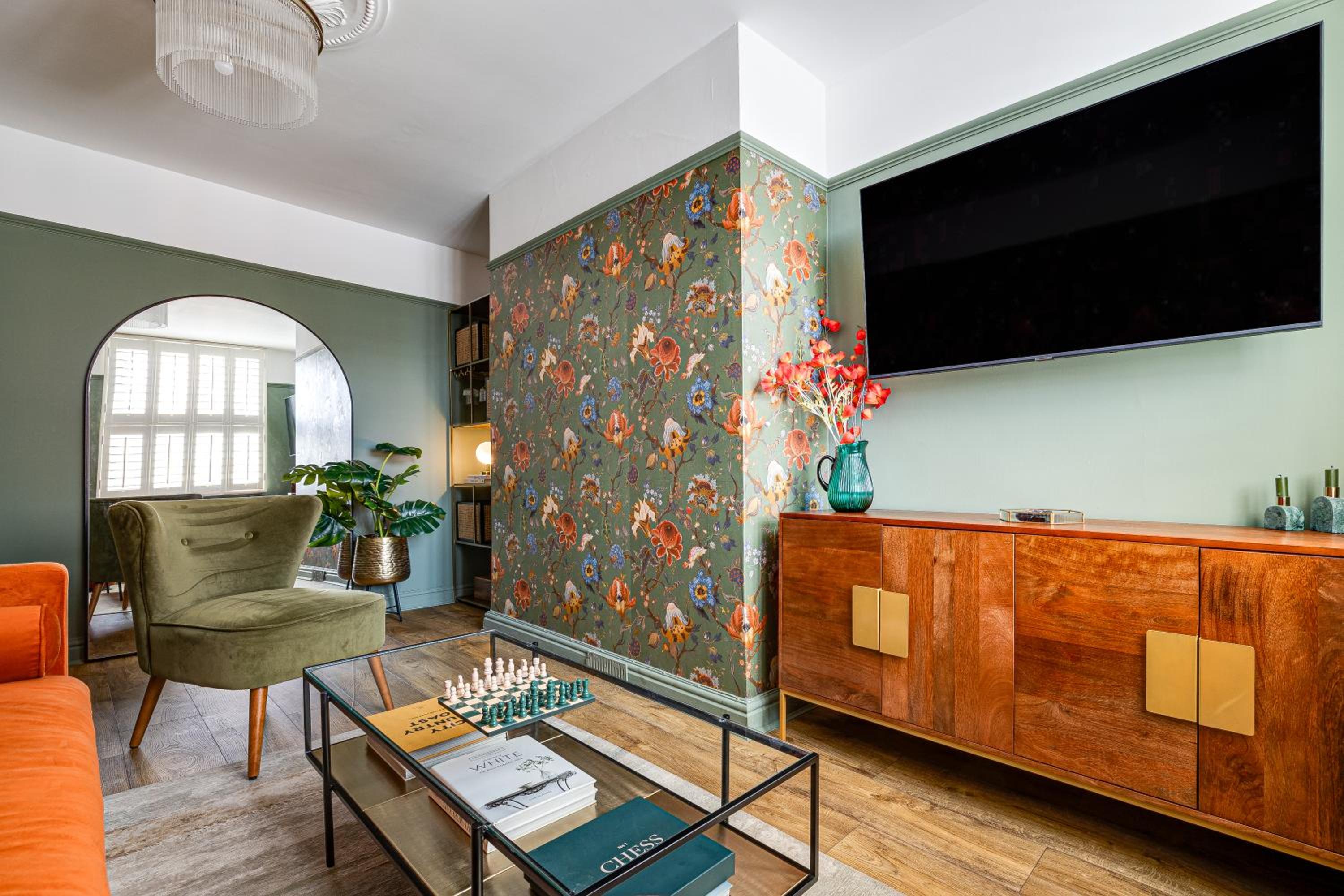 Insta-worthy Loft on Historic Chester Rows, Sleeps 4 & Free Parking view 2