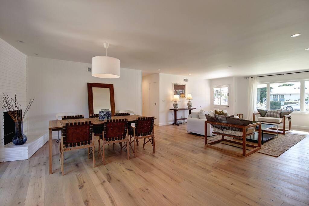 Modern Ranch Style House near Lake Los Carneros view 3