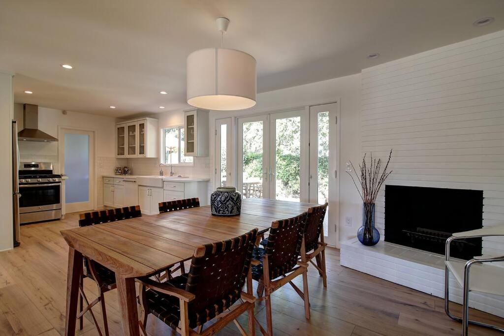 Modern Ranch Style House near Lake Los Carneros view 4