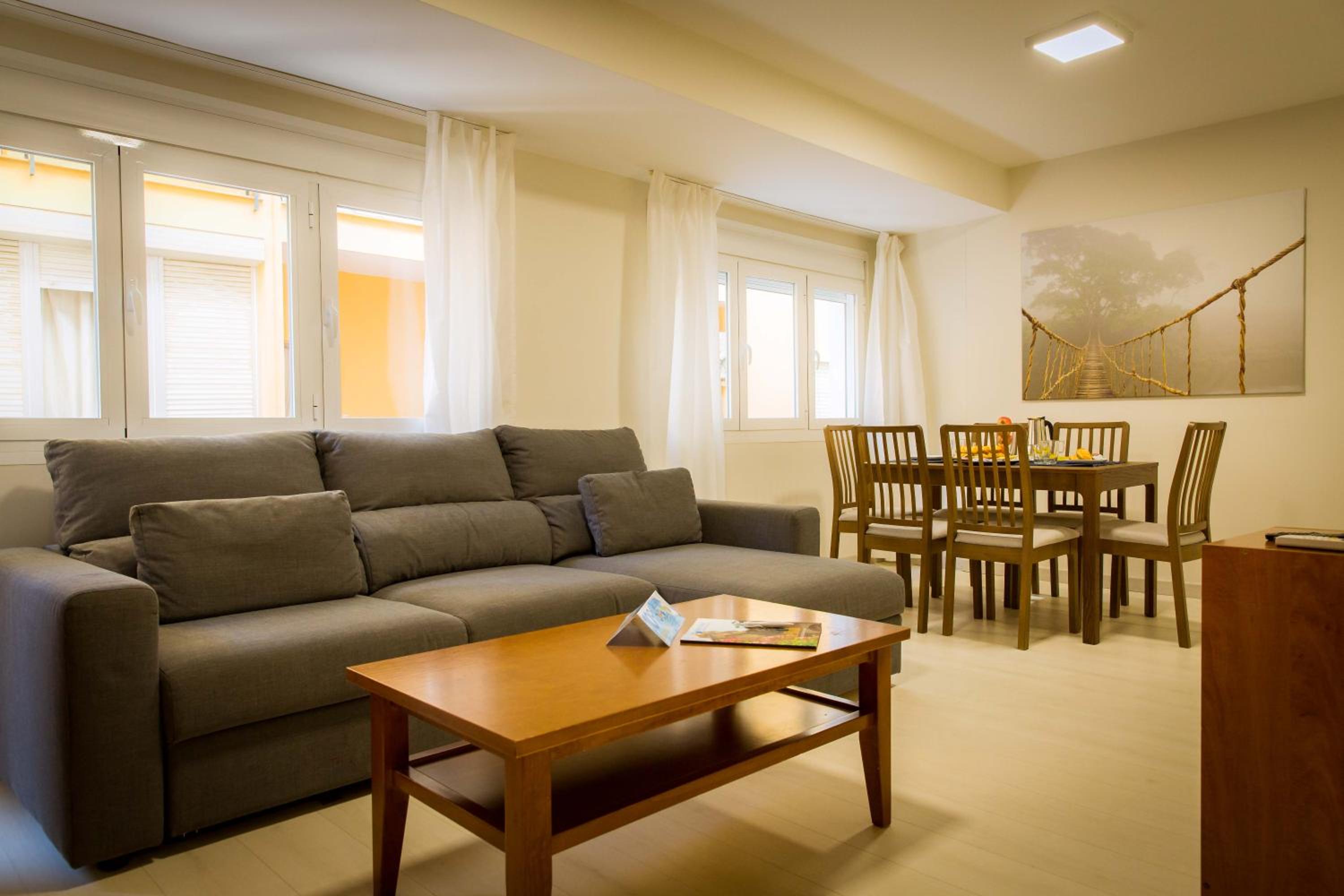Apartments Holidays2Malaga City Center