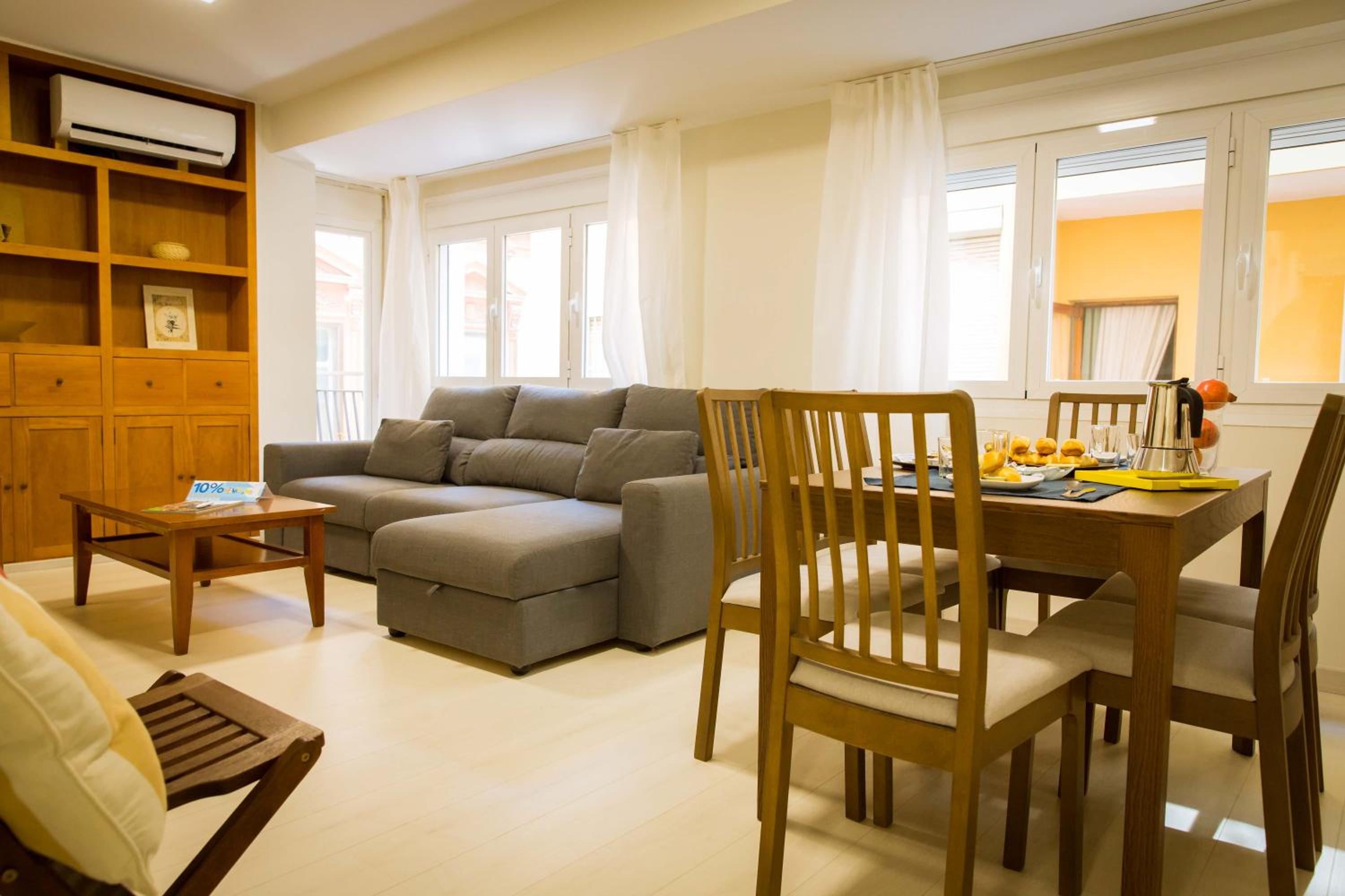Apartments Holidays2Malaga City Center