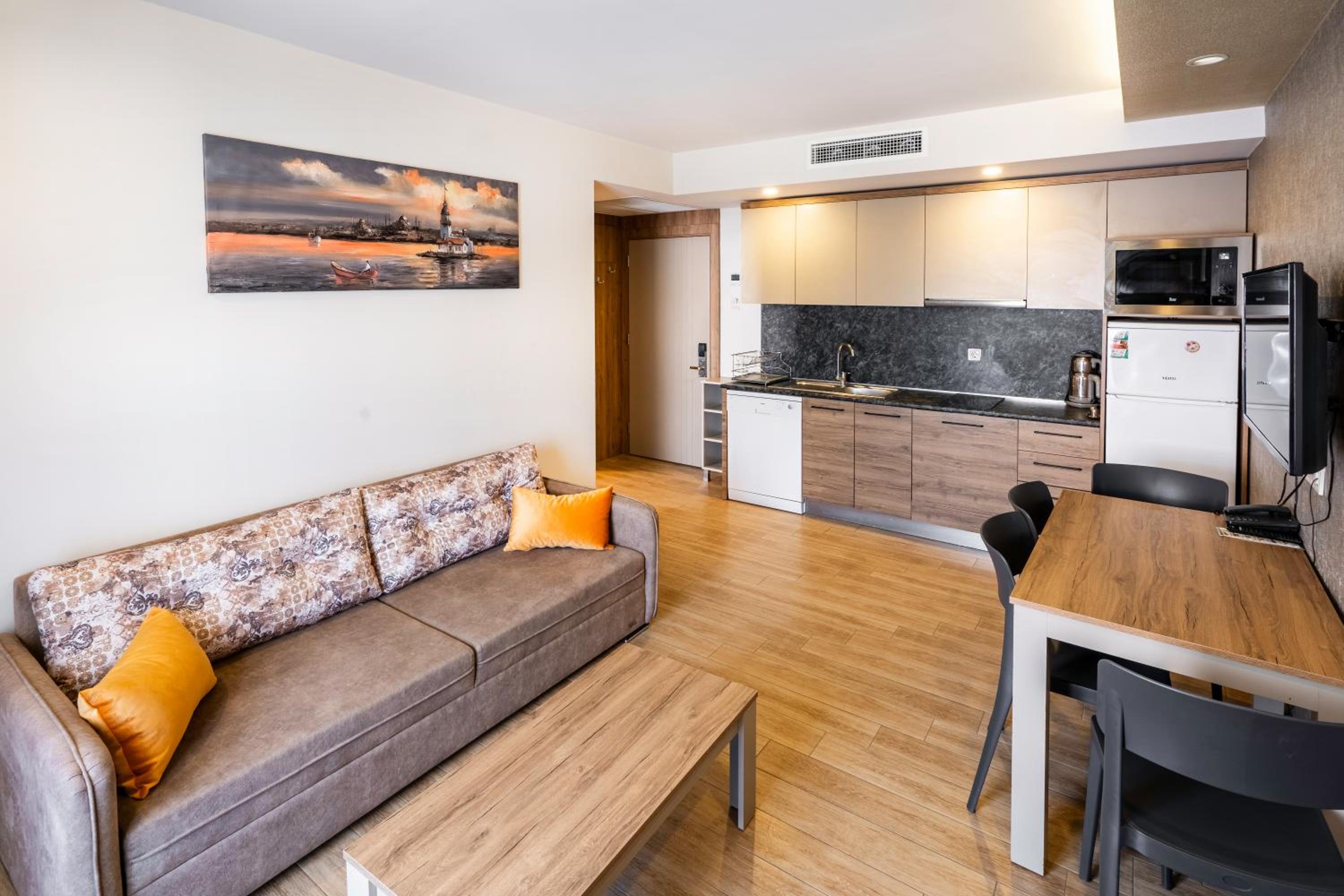 Golden World Suite Hotel - Image 5