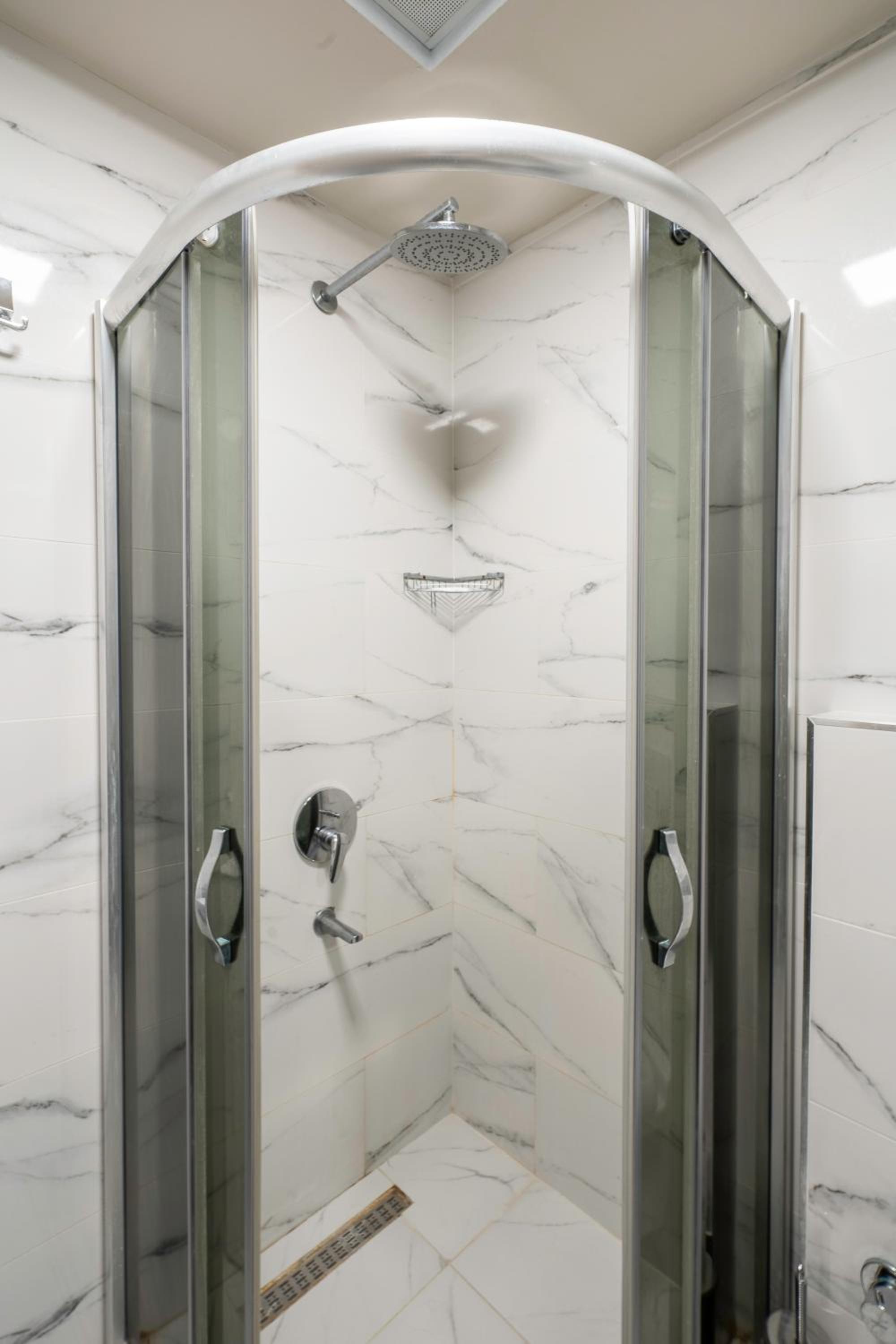 Golden World Suite Hotel - Image 67
