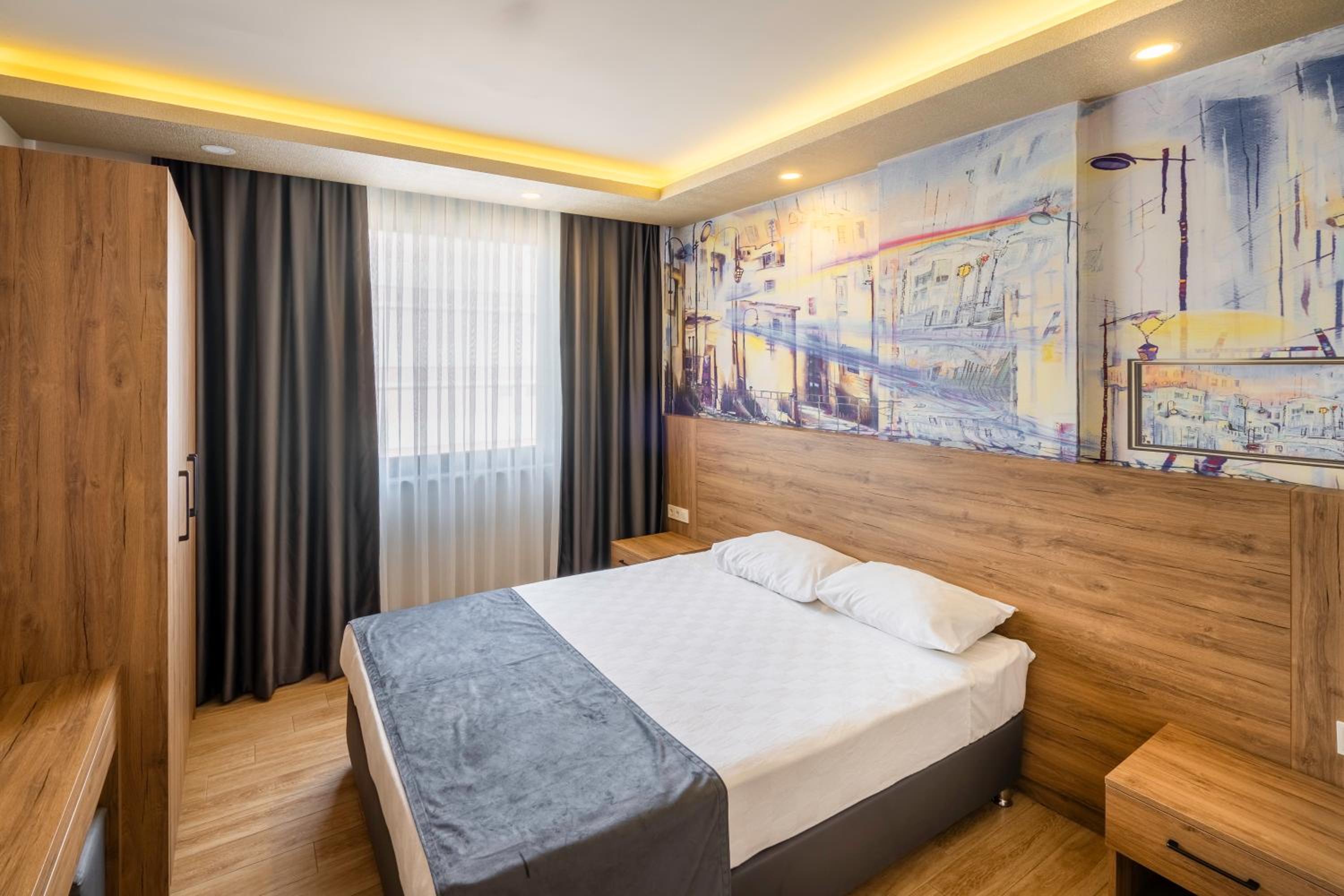 Golden World Suite Hotel - Image 74