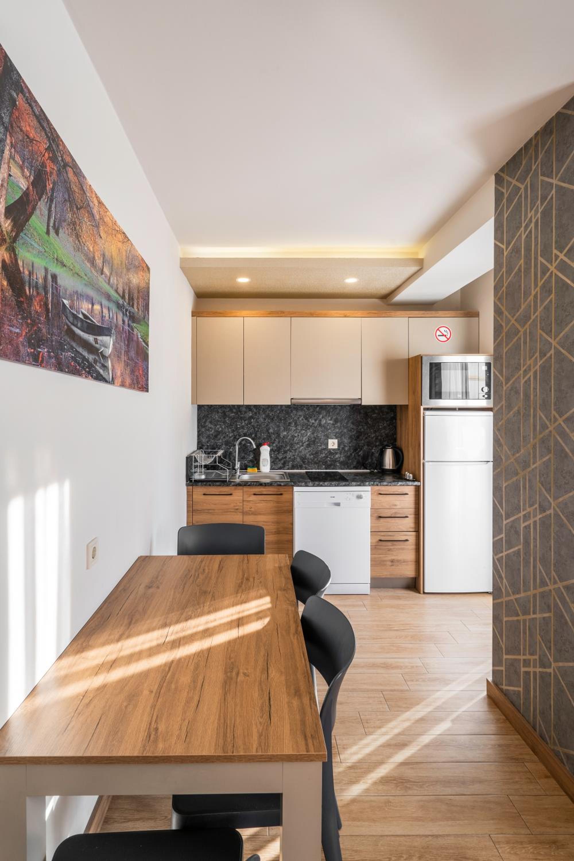 Golden World Suite Hotel - Image 72