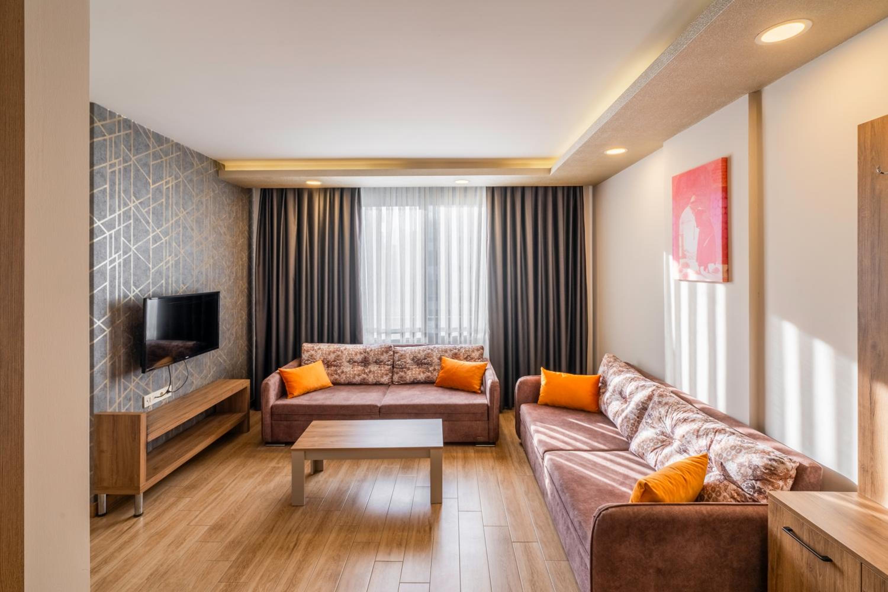 Golden World Suite Hotel - Image 71