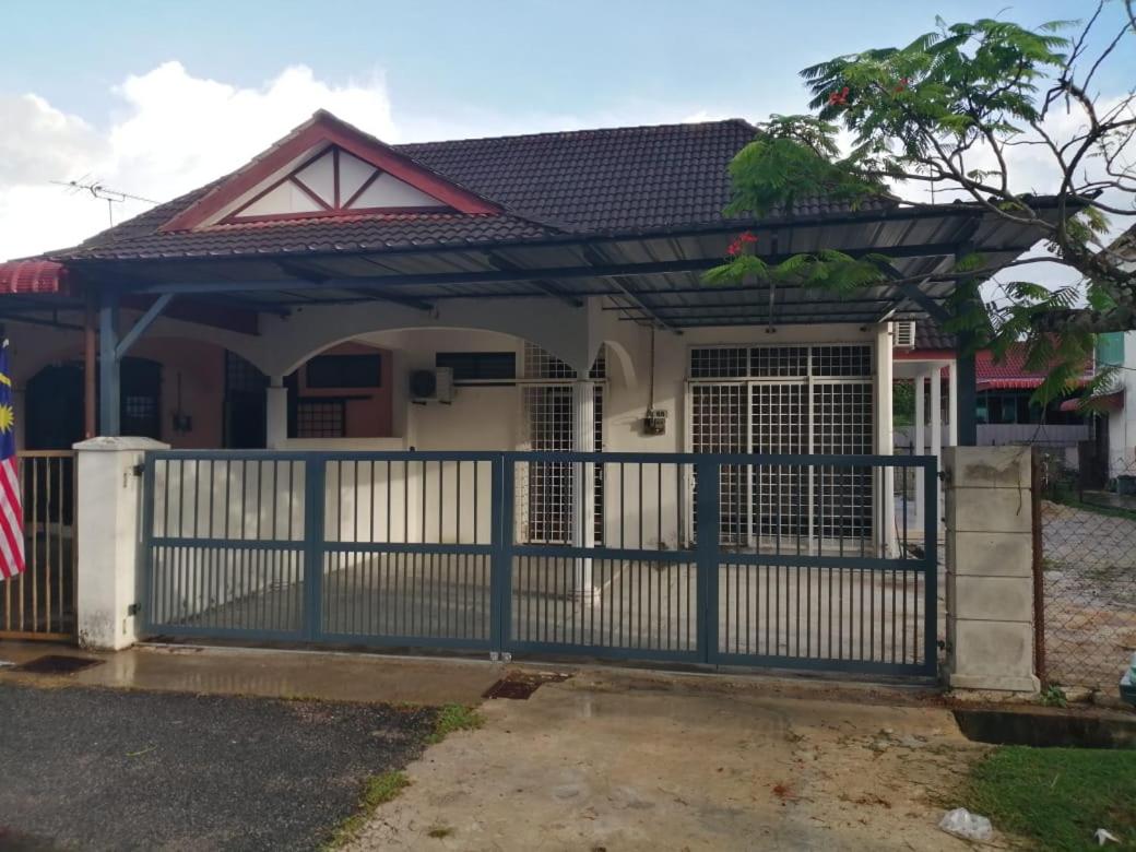 Iman Guesthouse