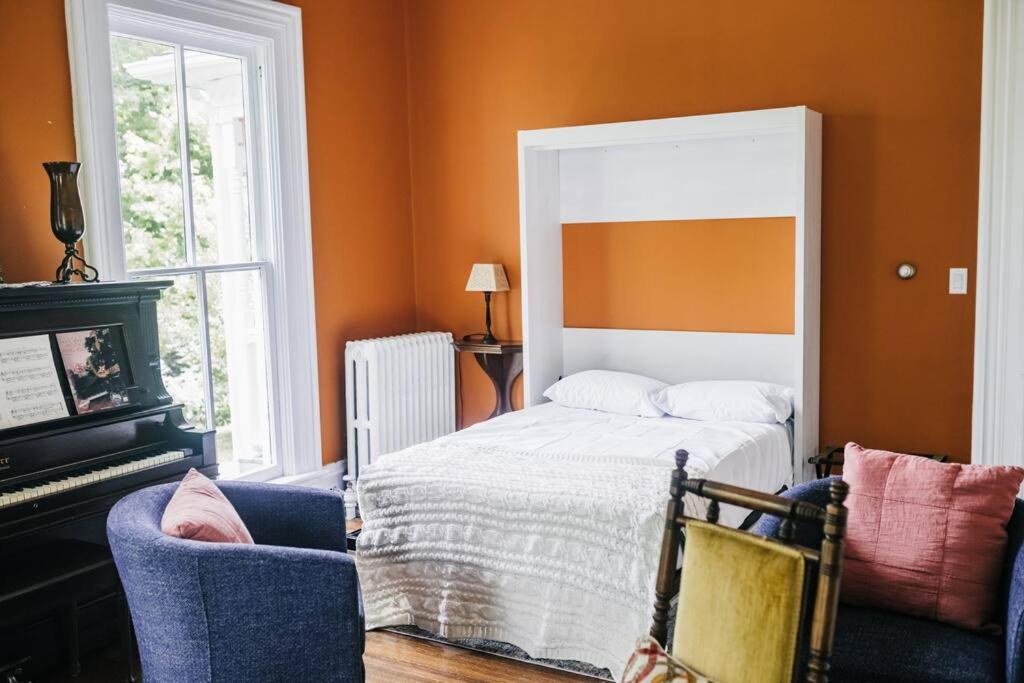 Stephens House-Beautiful Victorian vacation home