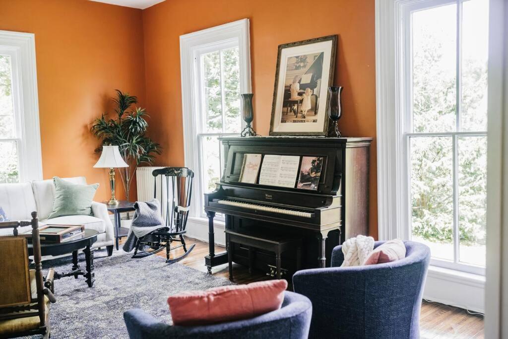 Stephens House-Beautiful Victorian vacation home